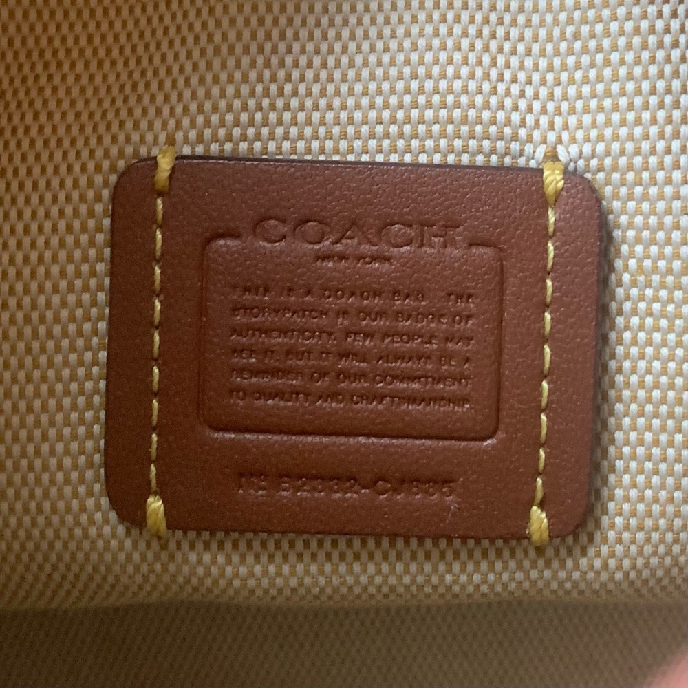 ❌SOLD!!!❌ Coach Camila drawstring glovetan leather bucket bag - Picture 6 of 9